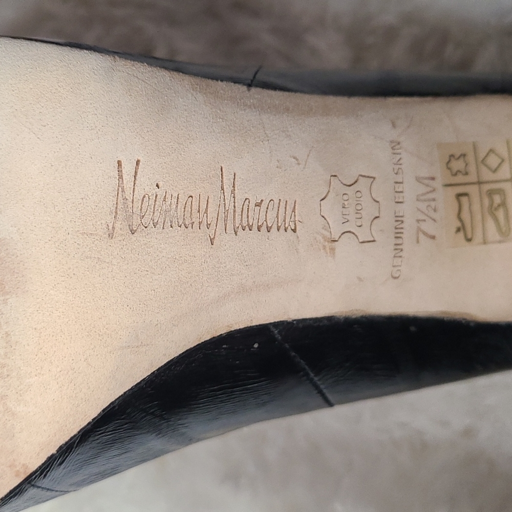 Sz7.5 Neiman Marcus Cissy Eelskin Heels - Picture 8 of 9